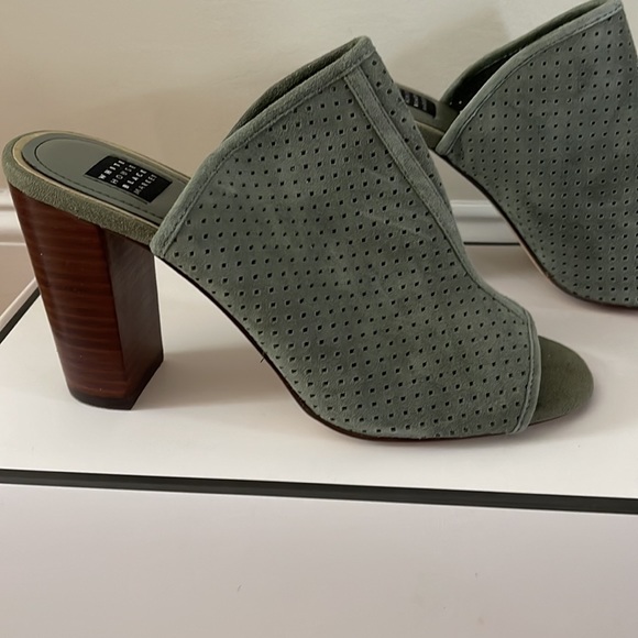 White House Black Market Mackenna Mule, size 7, green - Picture 2 of 3